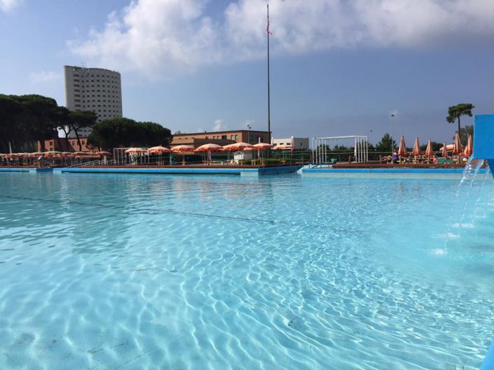 PISCINA